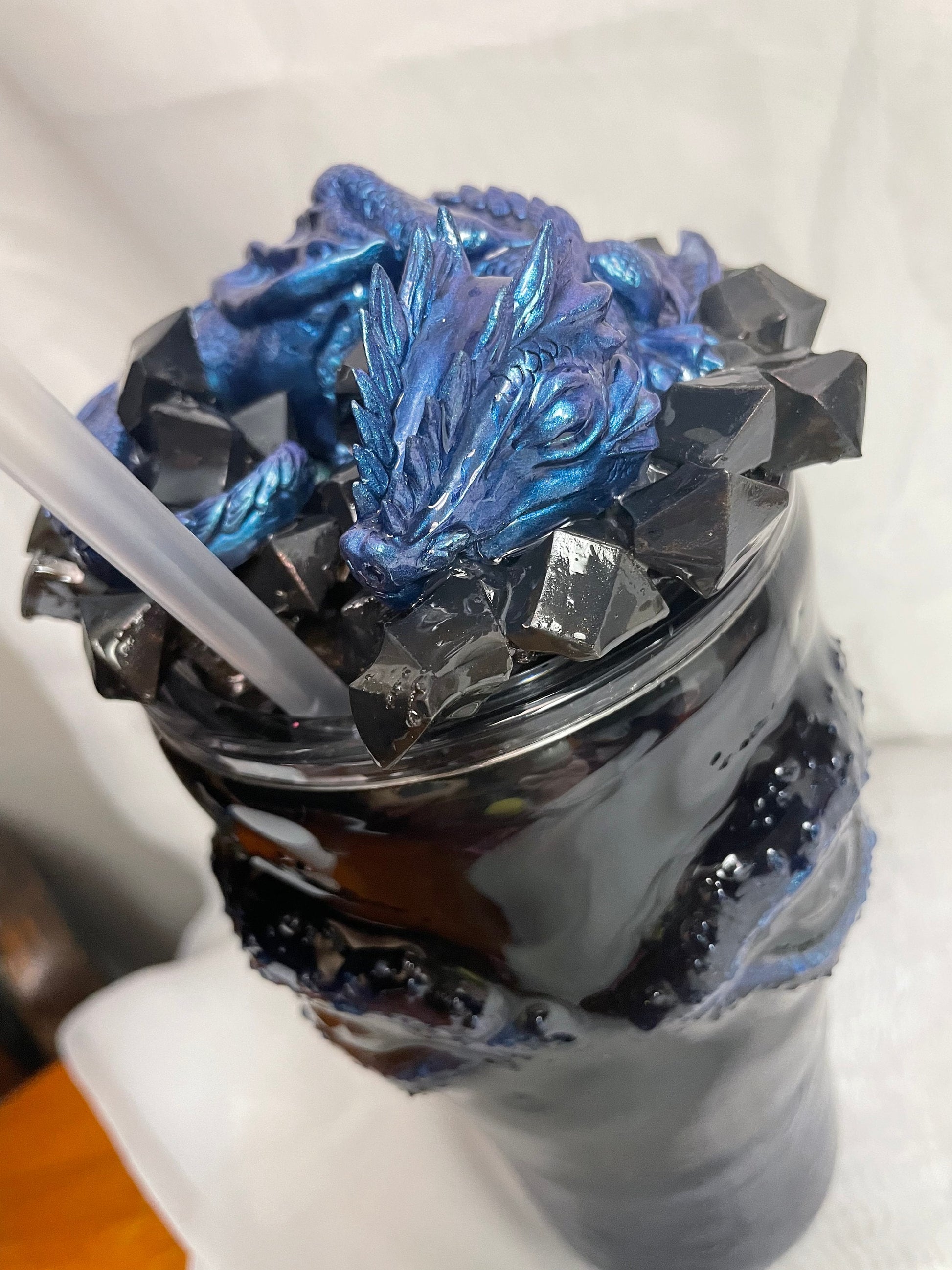 Dragon Tumbler, with 3D scales and eyes, 3D Lid Custom Tumbler. Hand placed dragon scales. Removable Lid decoration for easy cleaning.